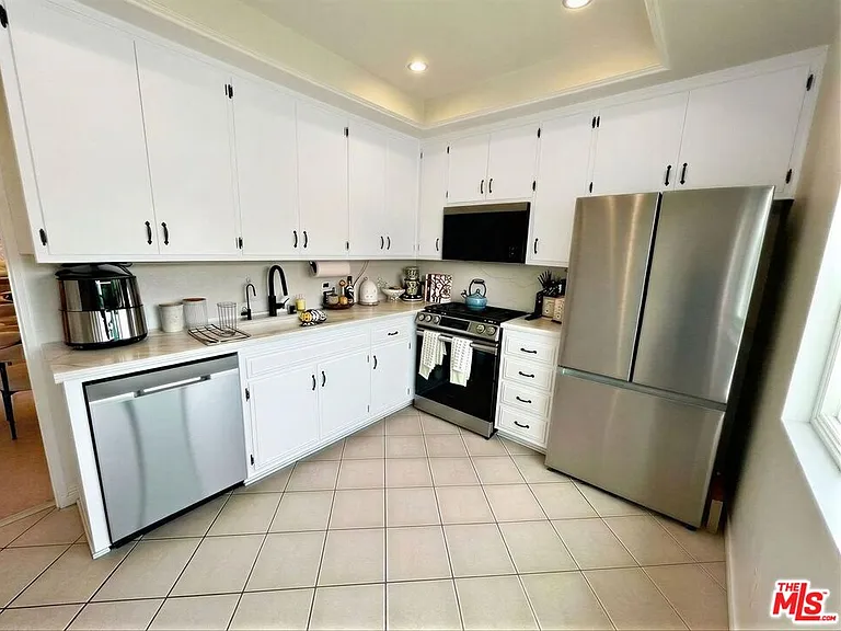 5139 Balboa Blvd #2 — Photo 7