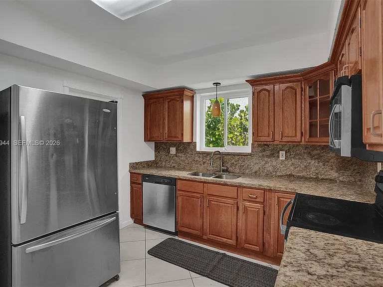 8851 Byron Ave — Photo 6