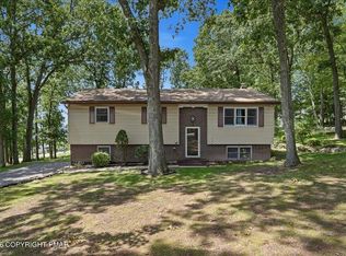 14 Twin Oaks Rd, Drums, PA 18222