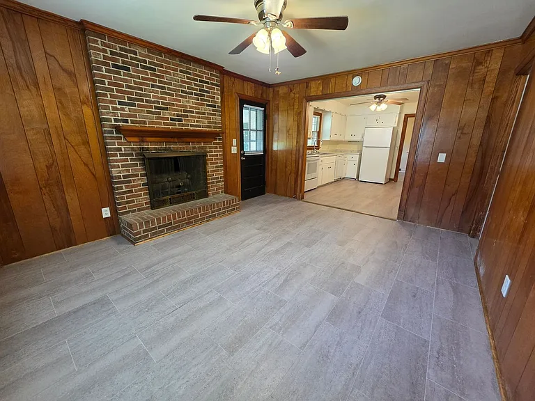 318 Jasper Ln — Photo 3
