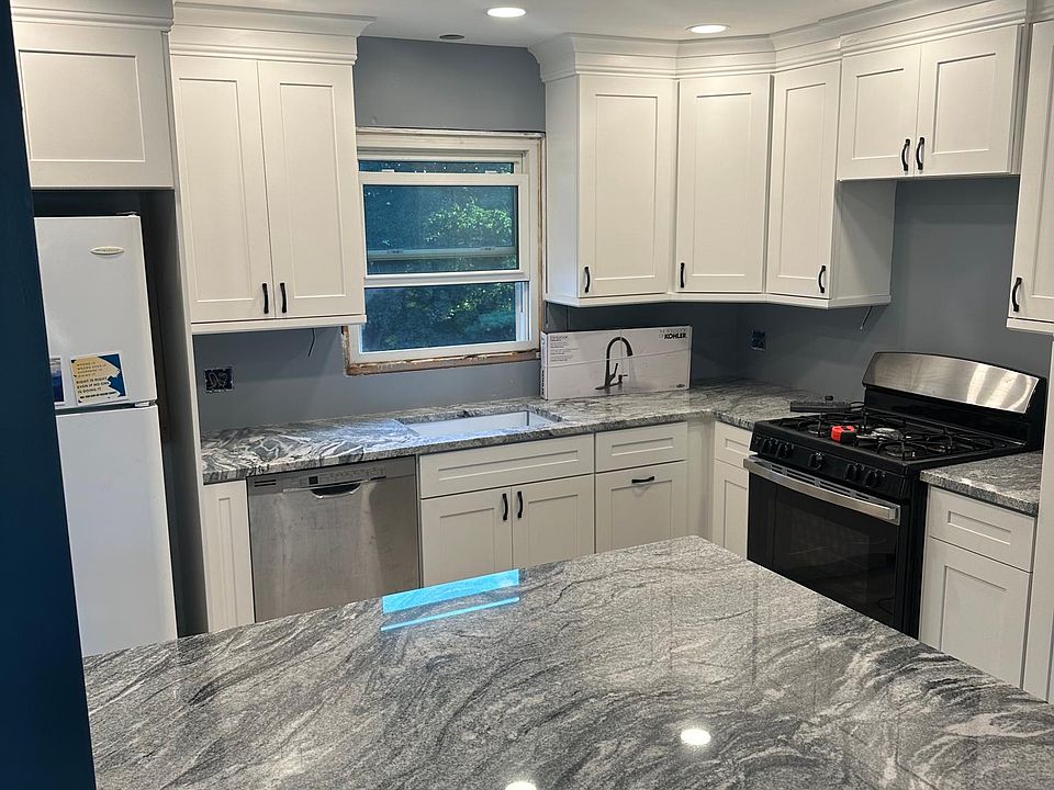 1st image of 10 Bettino Dr