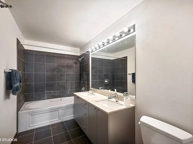 235 W Van Buren St #2116 — Photo 6
