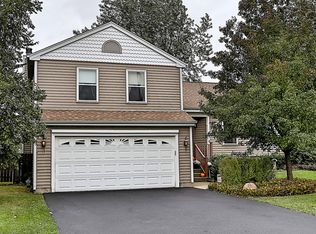 10 Margate Ct, Lake Zurich, IL 60047