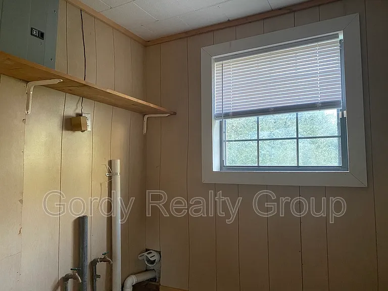 2057 Gay Ave — Photo 12
