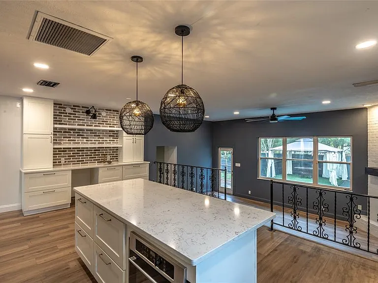 518 Crestover Dr — Photo 8
