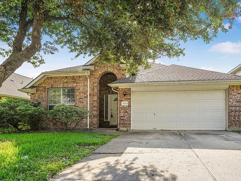 18134 Stone Trail Manor Dr — Photo 2