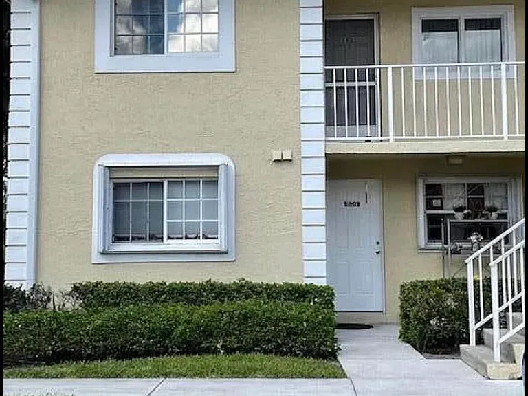 1605 Palm Beach Trace Dr — Photo 1