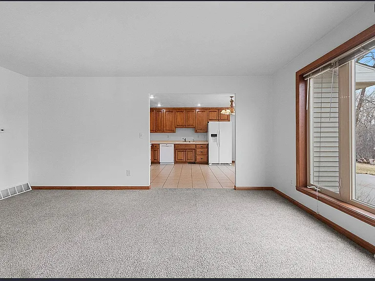 573 S 9th St — Photo 9