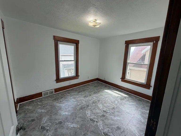 1120 Bedford Ave SW — Photo 3