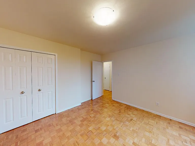 7471 Yonge St — Photo 7