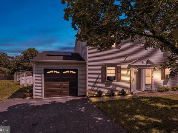 1110 Cloverton Dr, Columbia, PA 17512