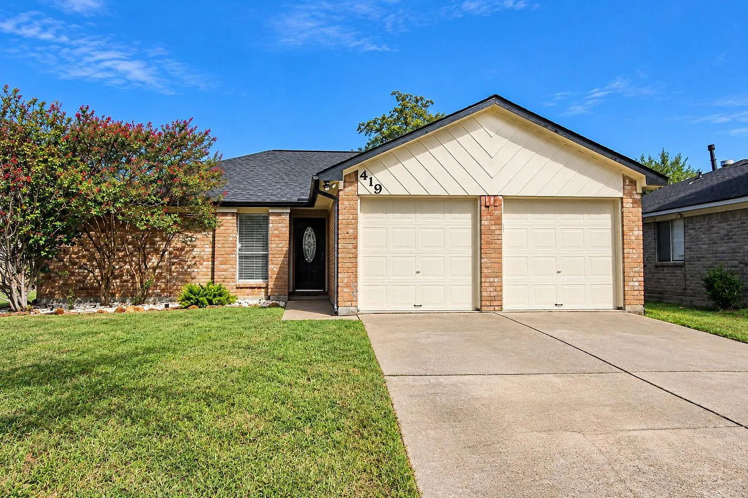 3 bed, 2.0 bath, 1520 sqft, $2,300 — Photo 3