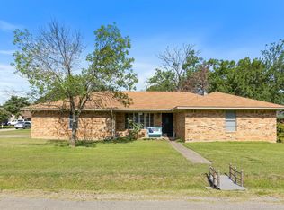 524 S Pedigo St, Pilot Point, TX 76258