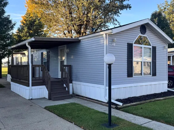 9 E Camelot Dr, Wapakoneta, OH 45895