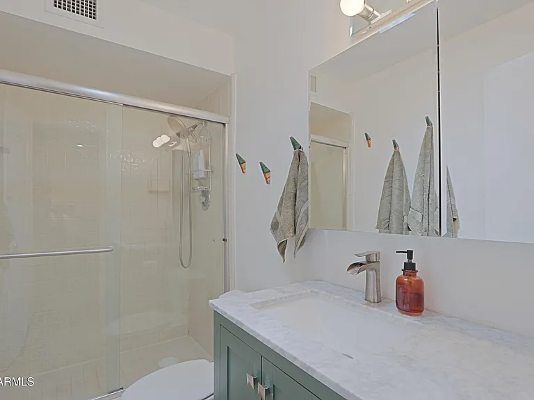 703 E Auburn Dr — Photo 24