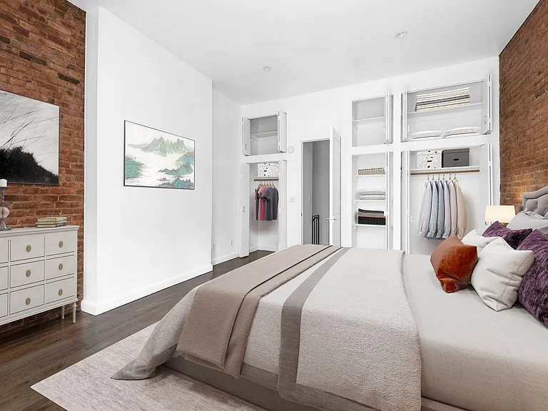 218 E 13th St #2 — Photo 6