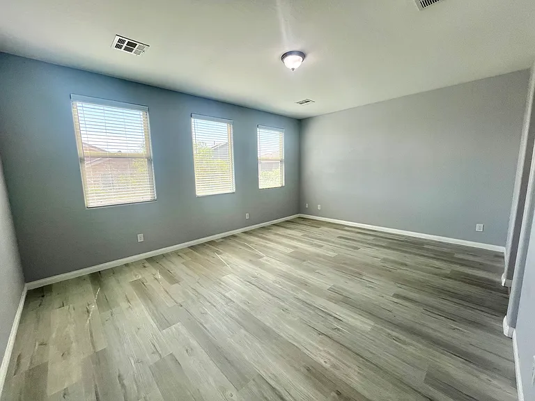 576 Glassford Ct — Photo 31