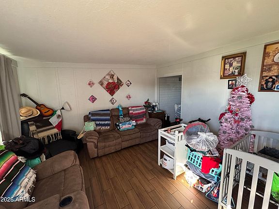 3rd image of 1312 W 6TH Drive