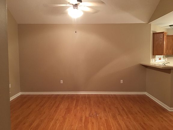 3rd image of 28618 Montana St