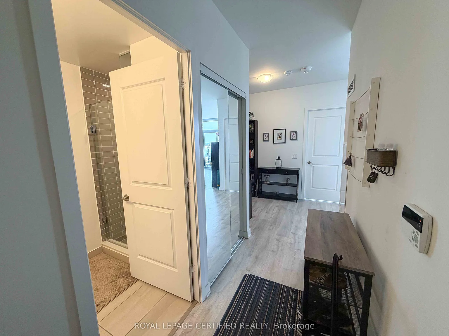 3 bed, $3,000 — Photo 2