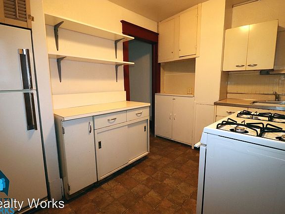 4th image of 127 S 18th St #10