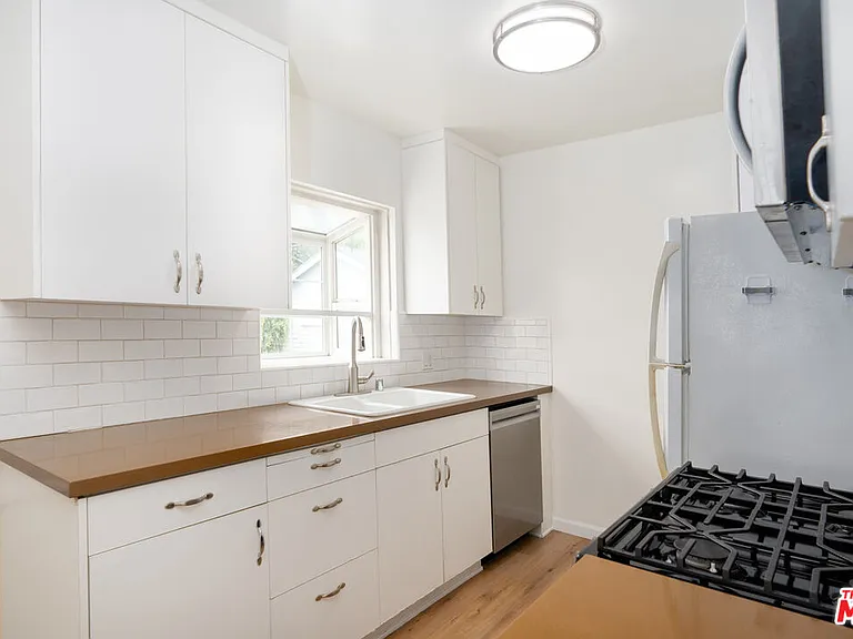 1937 S Shenandoah St #10 — Photo 2