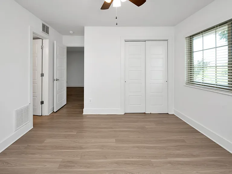 Towncrest Apartments — Photo 22