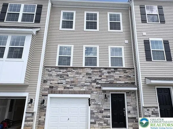 8342 Alexander Ct, Breinigsville, PA 18031