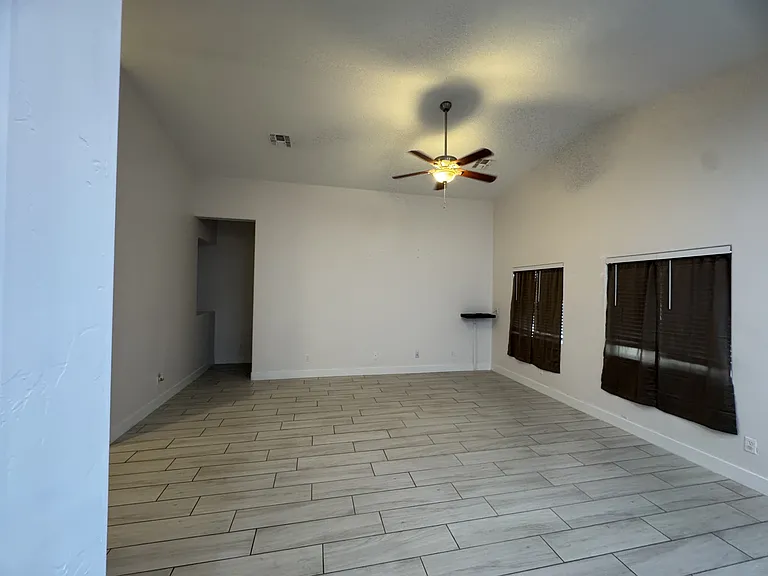 4766 N Anthony Ave — Photo 4