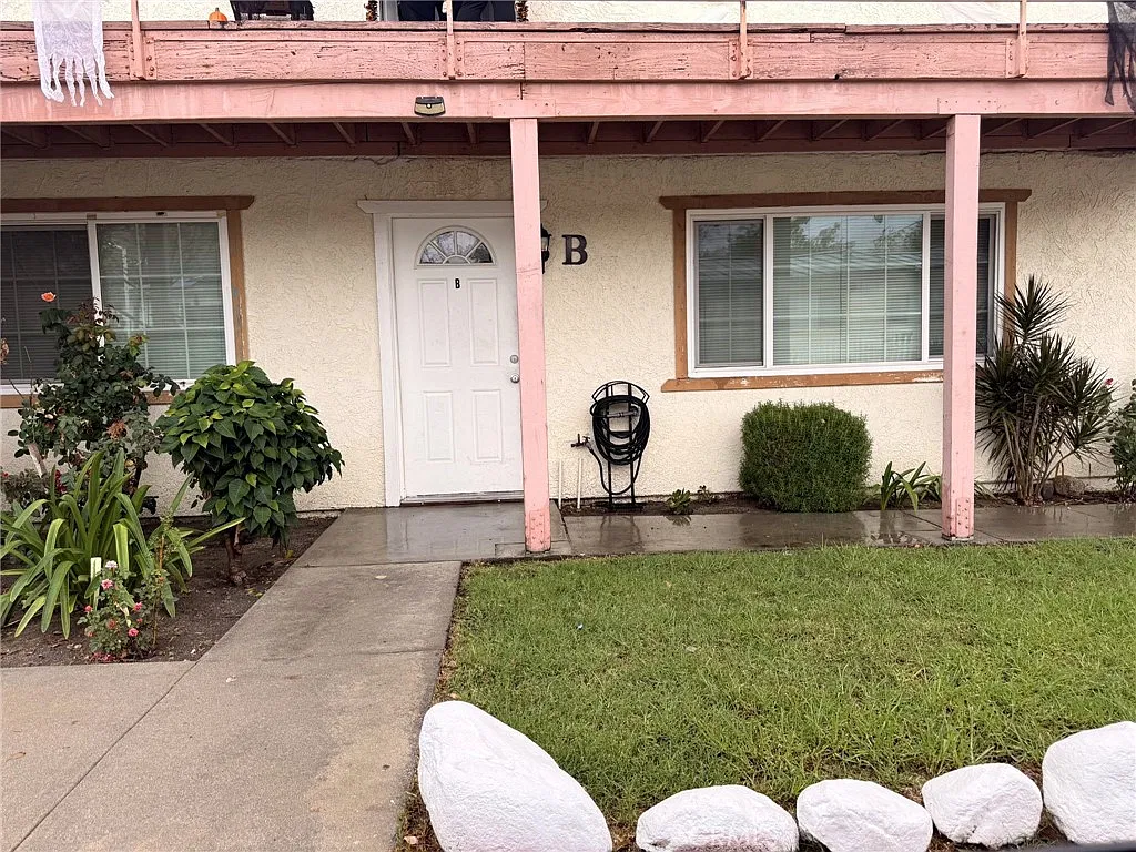 2 bed, 850 sqft, $1,900 — Photo 1