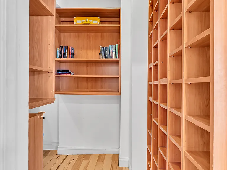 326 N Doheny Dr — Photo 33