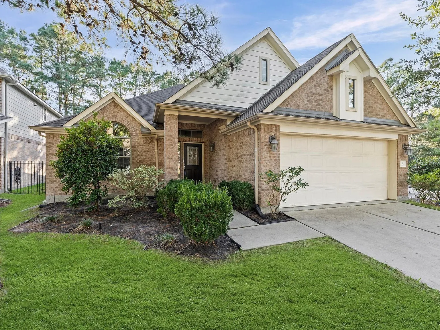 4 bed, 2.0 bath, 2408 sqft, $3,000 — Photo 3