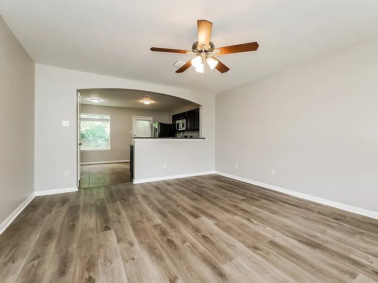 261 Kellyn Ct — Photo 6