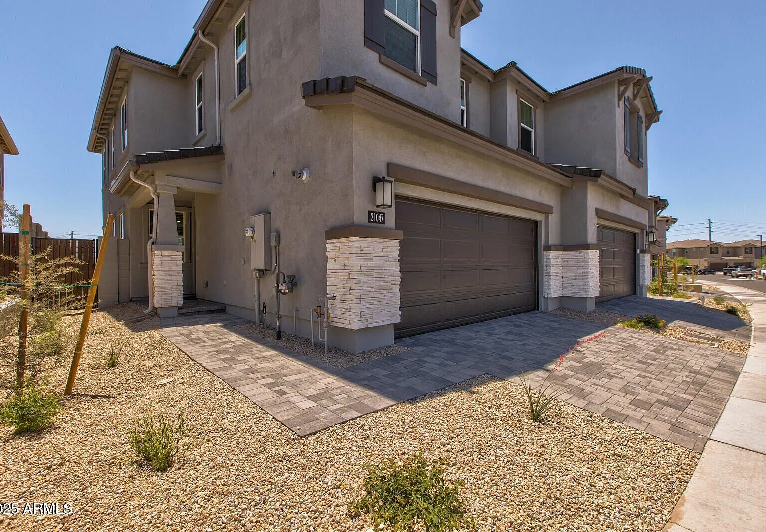 3 bed, 2.5 bath, 1743 sqft, $3,400 — Photo 2