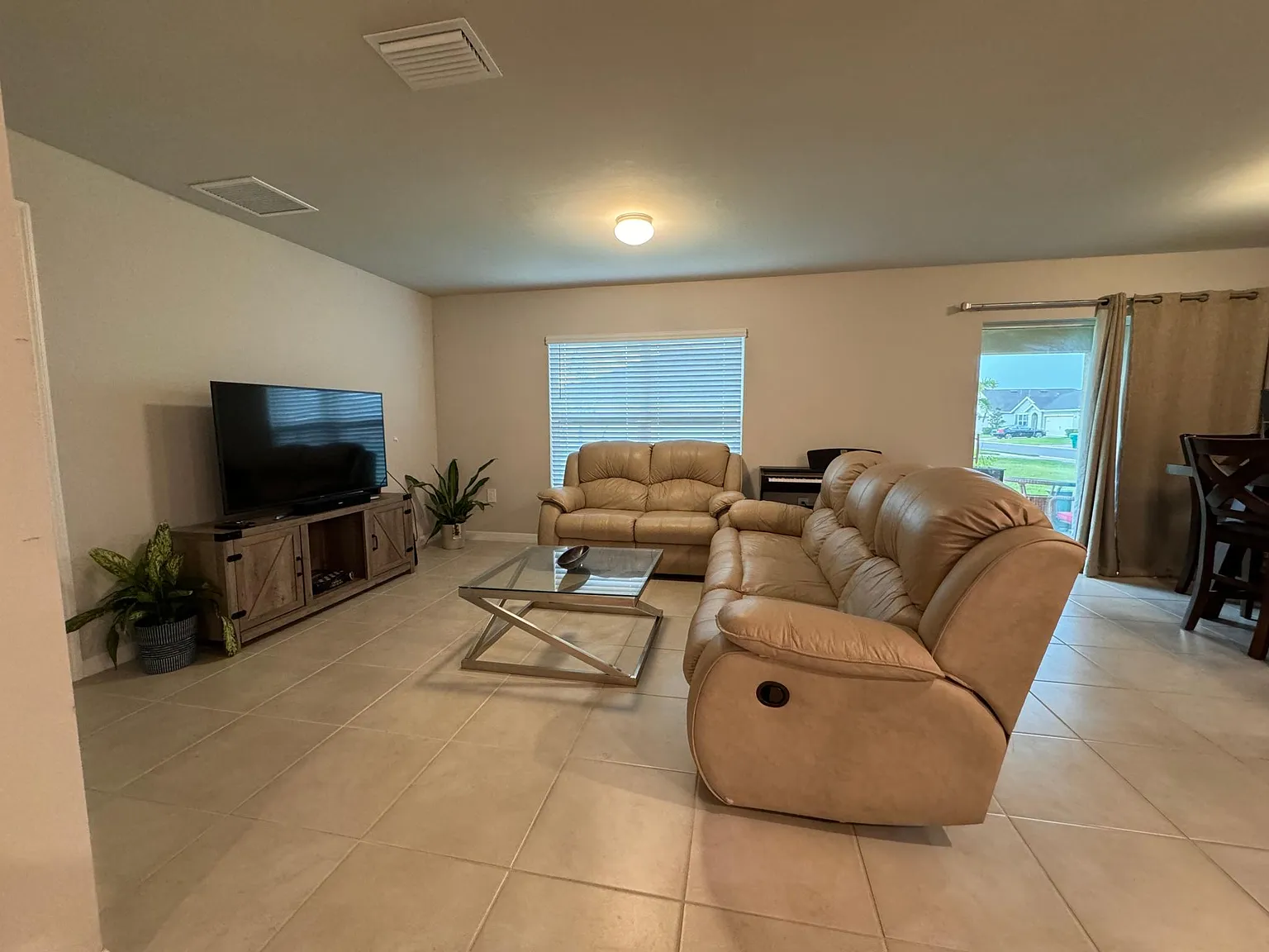 4 bed, 1502 sqft, $2,200 — Photo 4