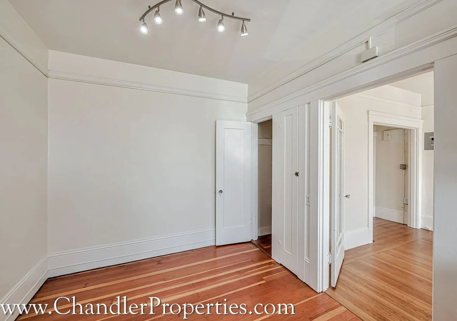 Angeli Arms Apartments — Photo 2