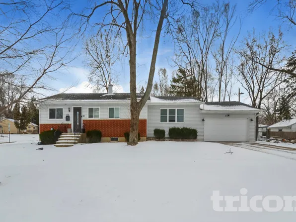 815 Sandra Ln, Cary, IL 60013