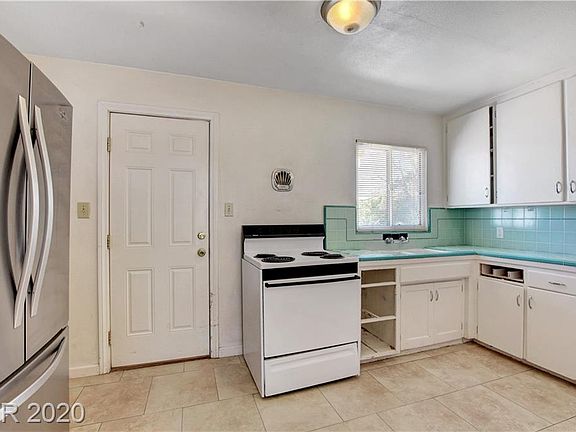 2nd image of 208 N 18th St