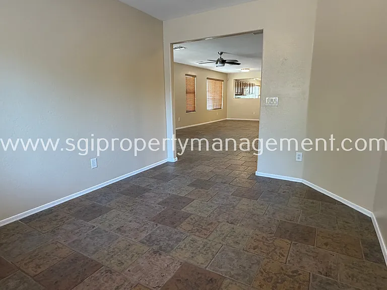 383 E Anastasia St — Photo 6