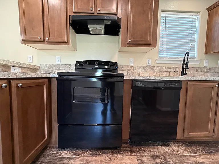 709 N Collins Fwy #213 — Photo 2