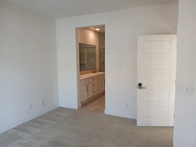 135 W Live Oak Ave #J — Photo 5