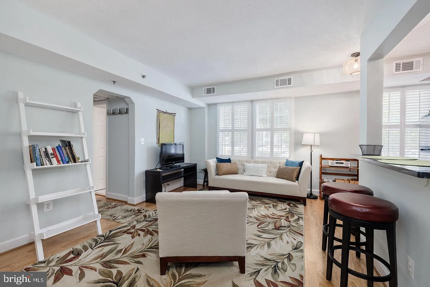 600 Bashford Ln — Photo 4