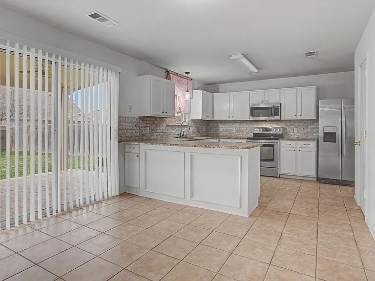 5016 Meridian Ln — Photo 7