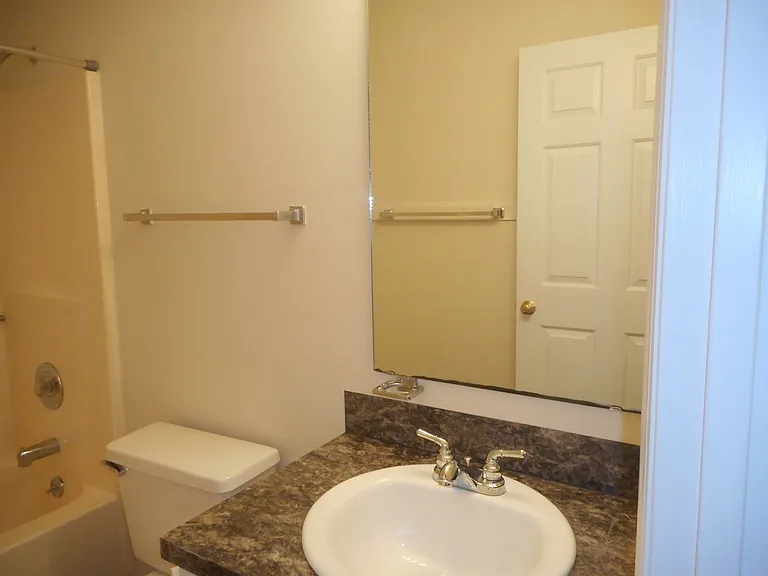 1112 Camden Ave — Photo 9