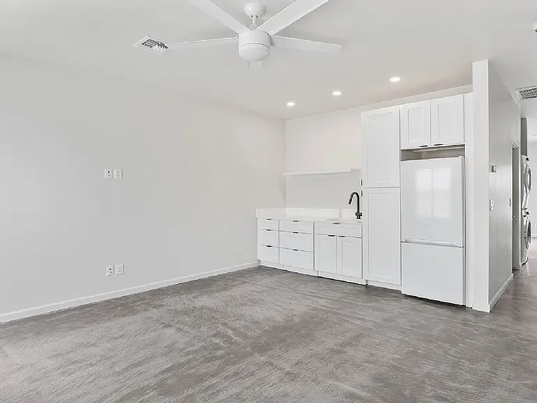 347 W Roma Ave — Photo 6