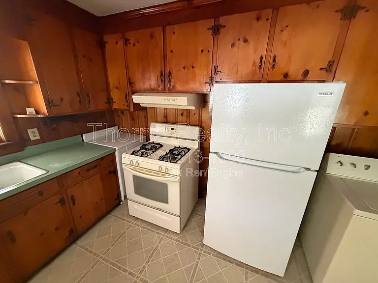 1425 Hargrove St — Photo 5