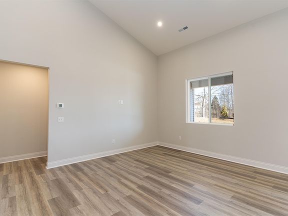 3rd image of 612 Lunette Pl