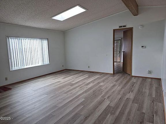 2nd image of 211 NE 70th St