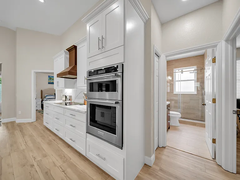 1358 Hedgewood Cir — Photo 3