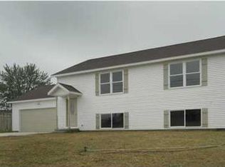 6033 Pine Island Dr NE, Comstock Park, MI 49321